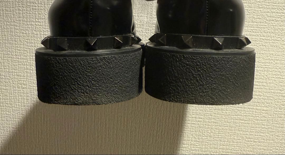 バレンティノ ロックスタッズ カーフスキン ダービーシューズ