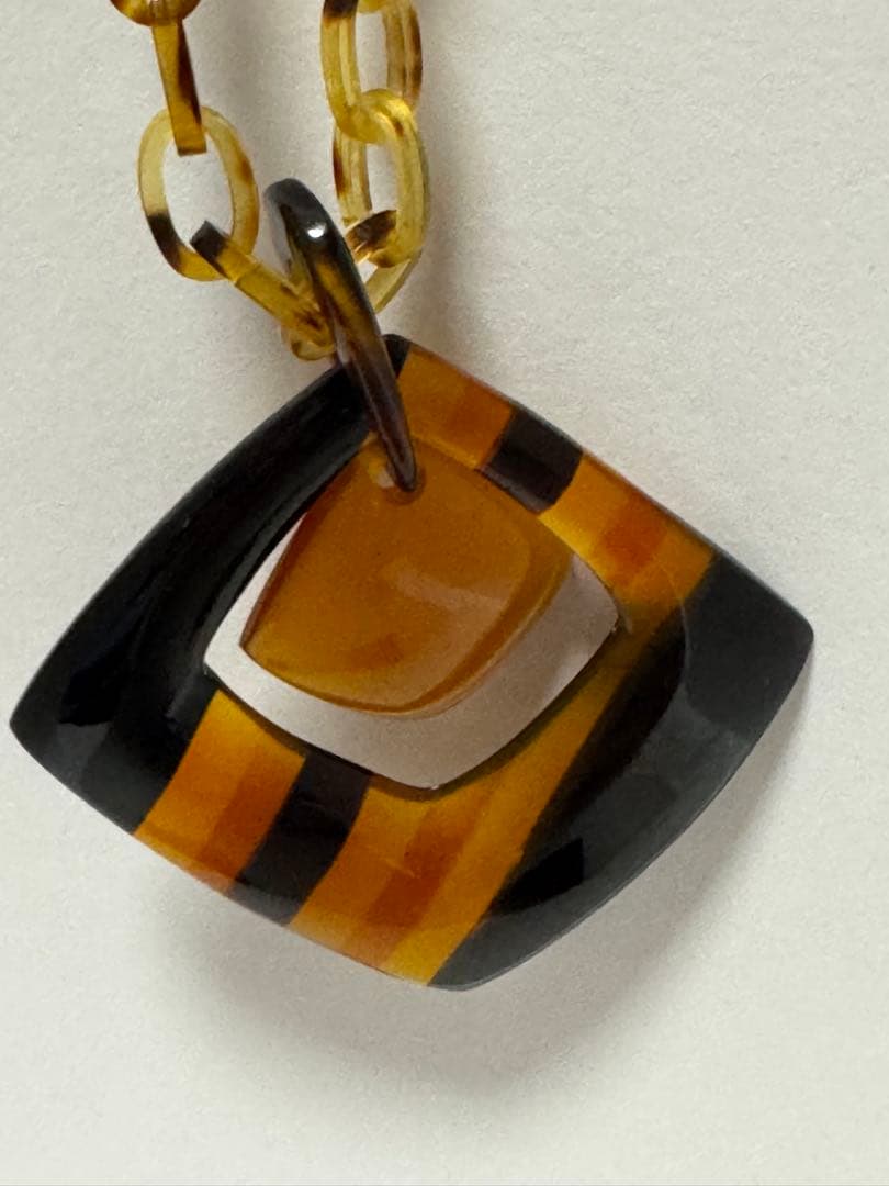 本鼈甲、幾何学的デザイン ネックレス