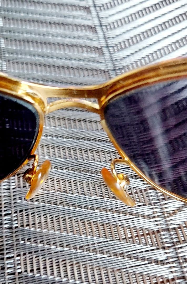 ジャンニ　ヴェルサーチ　ブラック　ゴールド　サングラス