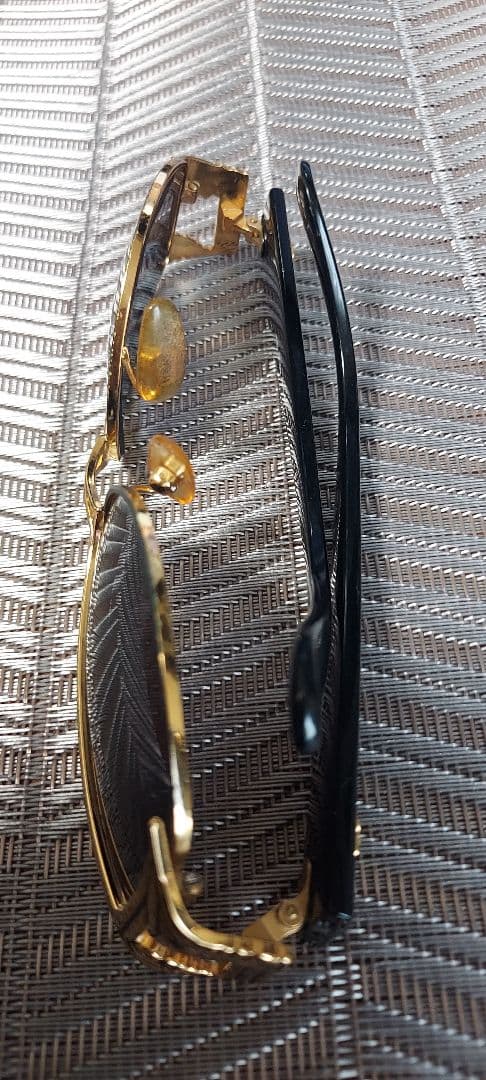 ジャンニ　ヴェルサーチ　ブラック　ゴールド　サングラス