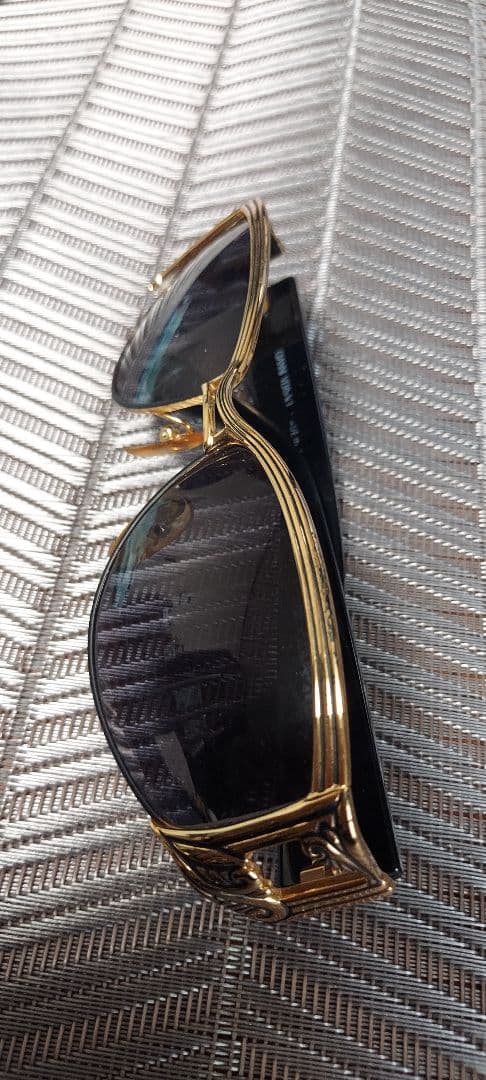 ジャンニ　ヴェルサーチ　ブラック　ゴールド　サングラス