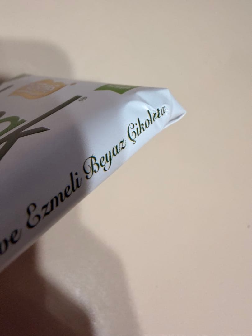 ネスレ　ダマック Nestle damak ピスタチオチョコレート ★おまけ付き