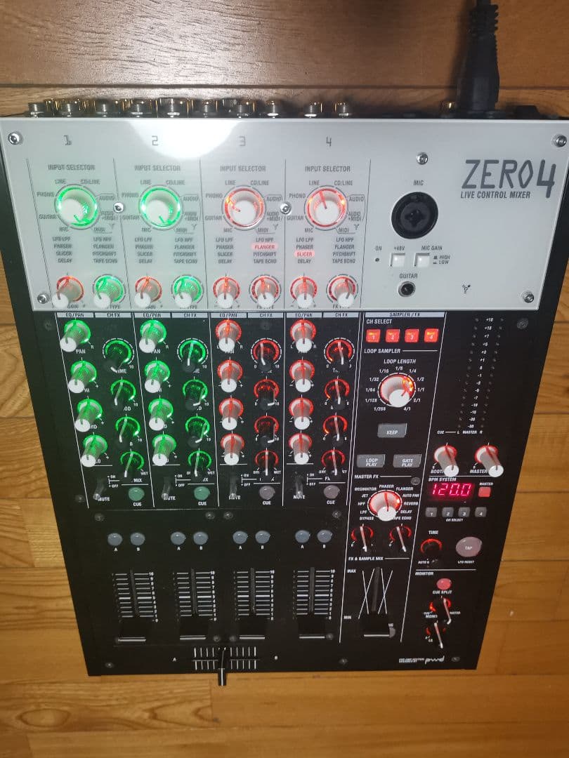 DJミキサー ZERO4 4チャンネル