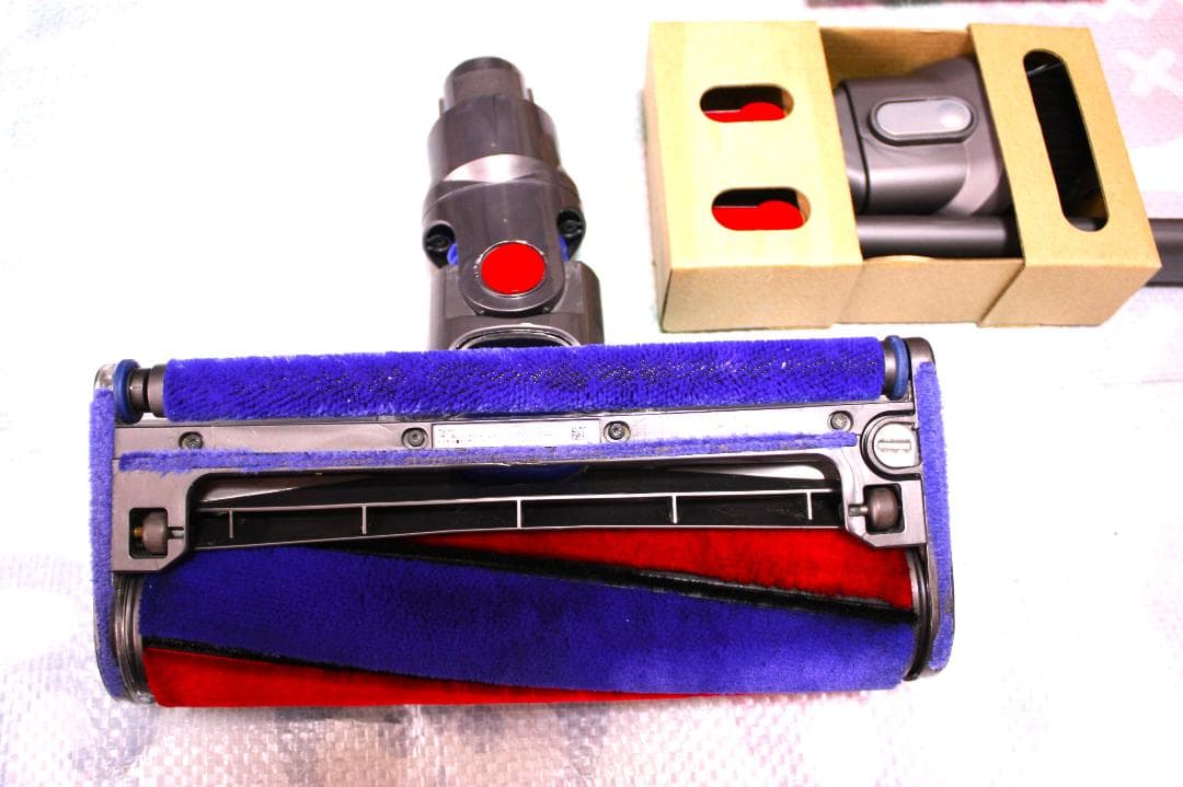 ダイソン Dyson V8 Fluffy スティッククリーナー 本体・付属品一式