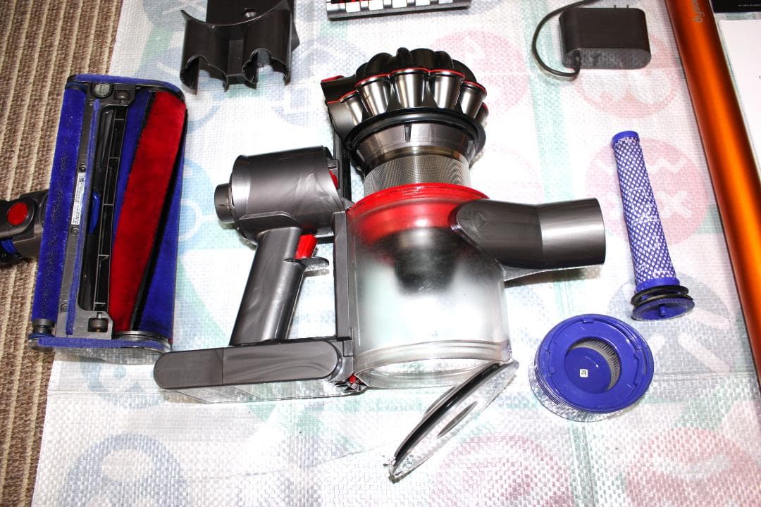 ダイソン Dyson V8 Fluffy スティッククリーナー 本体・付属品一式