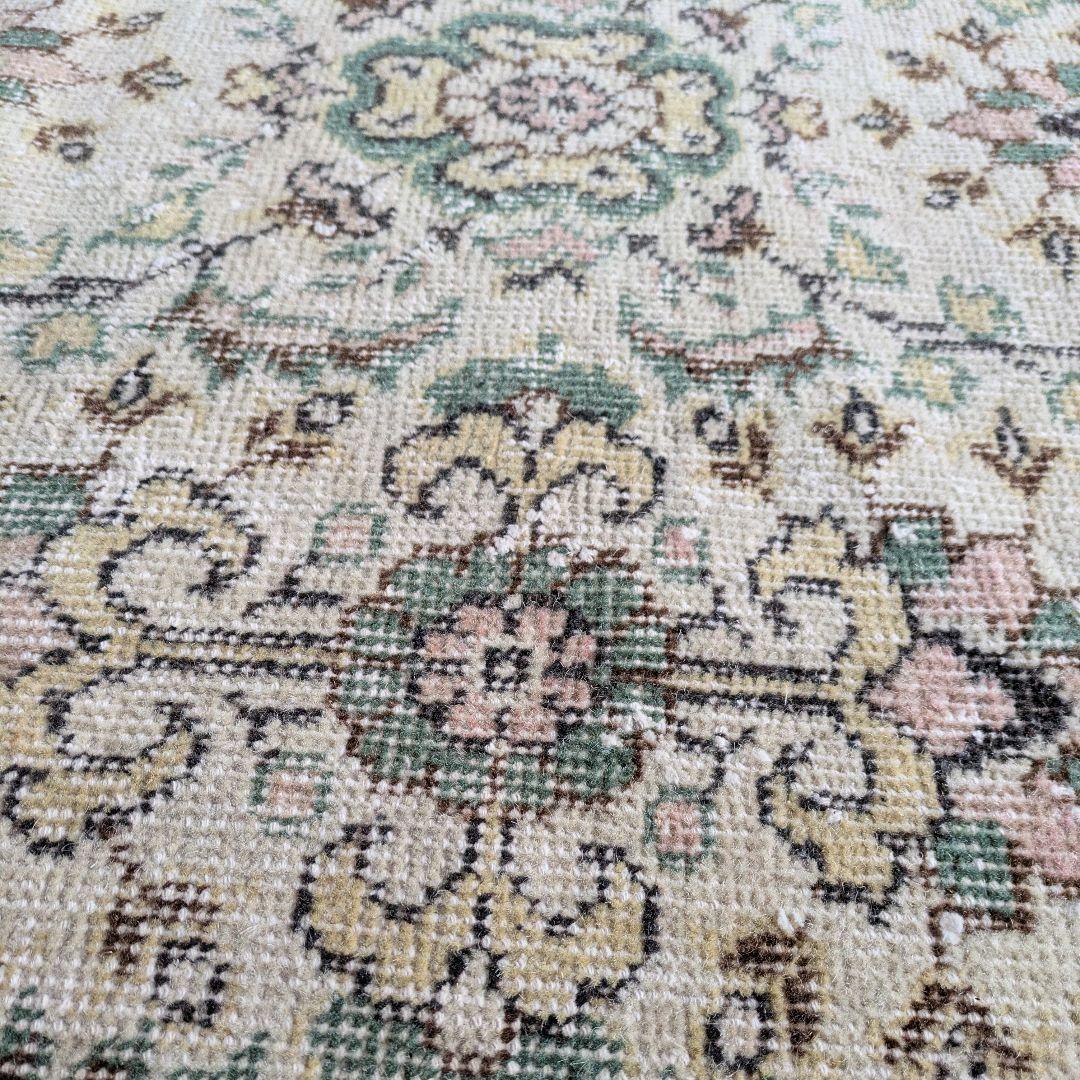 118×207 ベージュ×グリーン　花柄と縁取り　トルコヴィンテージラグ