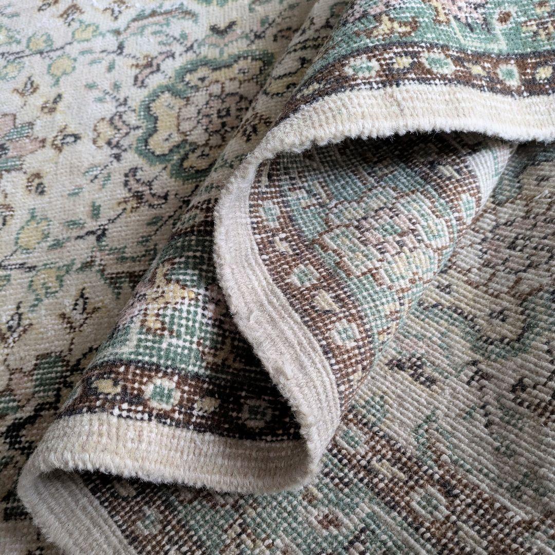 118×207 ベージュ×グリーン　花柄と縁取り　トルコヴィンテージラグ