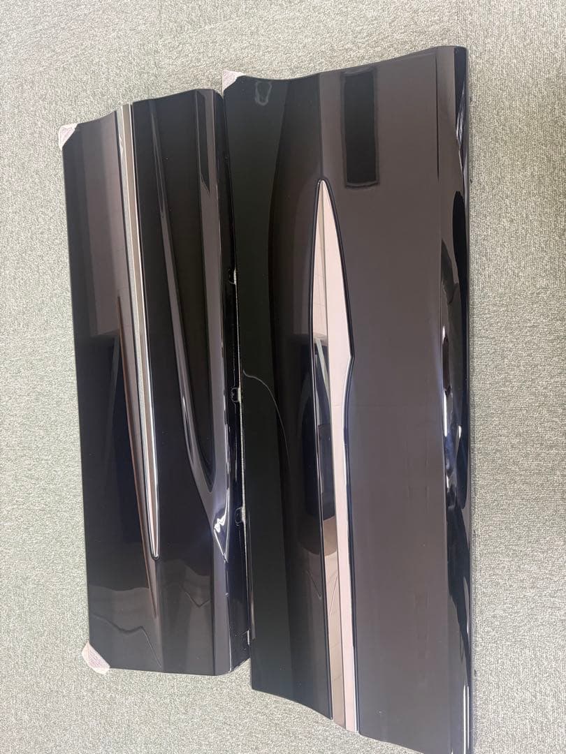 新品未使用80ヴォクシー、ノア、エスクァイア　モデリスタサイドスカート左