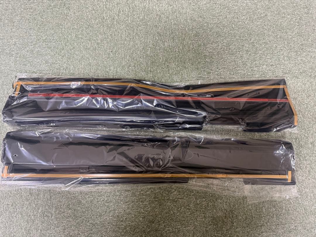 新品未使用80ヴォクシー、ノア、エスクァイア　モデリスタサイドスカート左