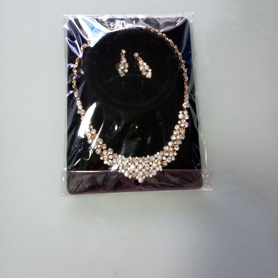 花柄マキシドレスクリーニング済21000円さらに値下げイヤリング、ネックレス付き