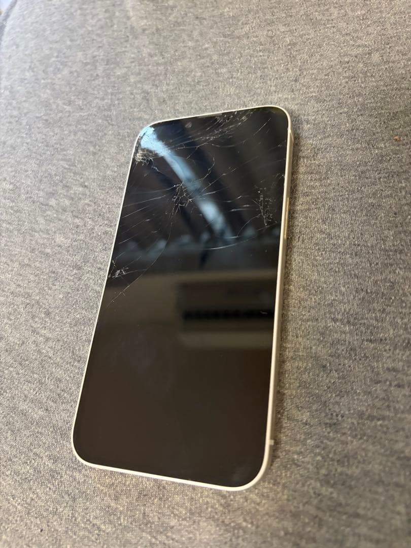 Apple iPhone 14 ホワイト 画面ひびあり