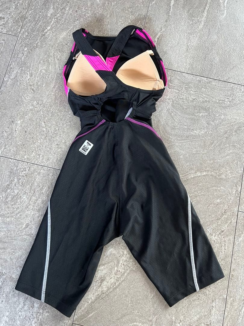 arena アリーナ　競泳水着　　　FINA承認