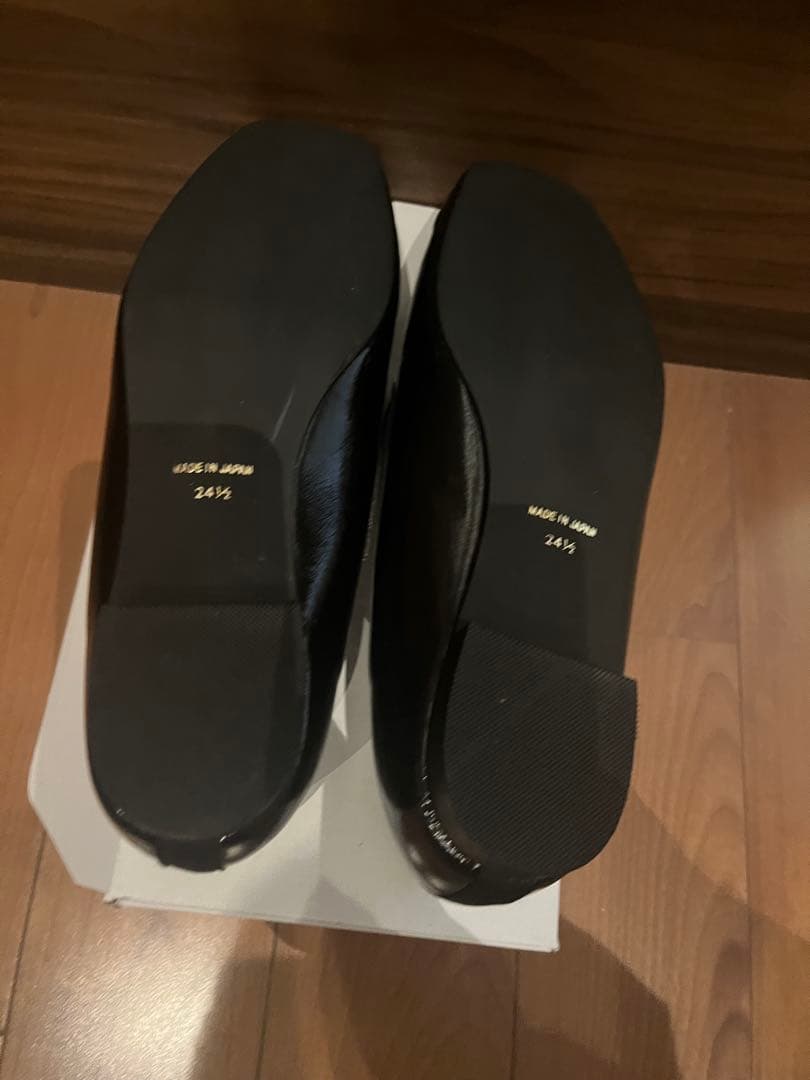 ロッタデザイン　オペラビジュー　ブラックエナメル　24.5