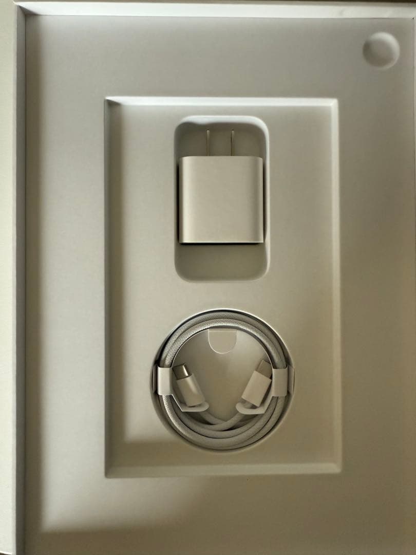 第11世代iPad A16 Wi-Fi 128GB シルバー バッテリー100%