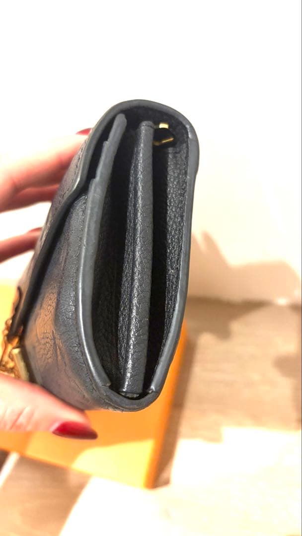 LOUIS VUITTON ブラックレザー長財布