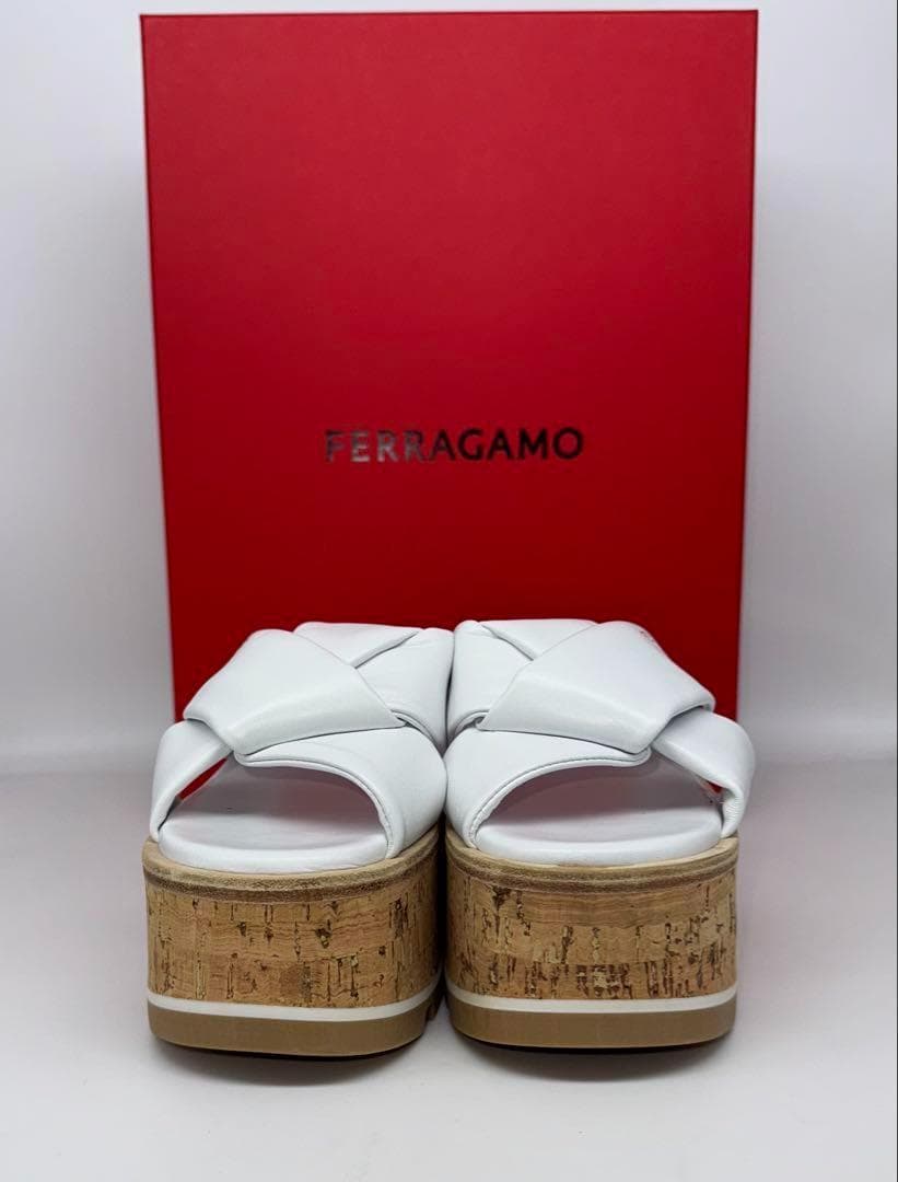 新品【サルバドーレフェラガモ】ホワイト クロスストラップ サンダル22〜23㎝