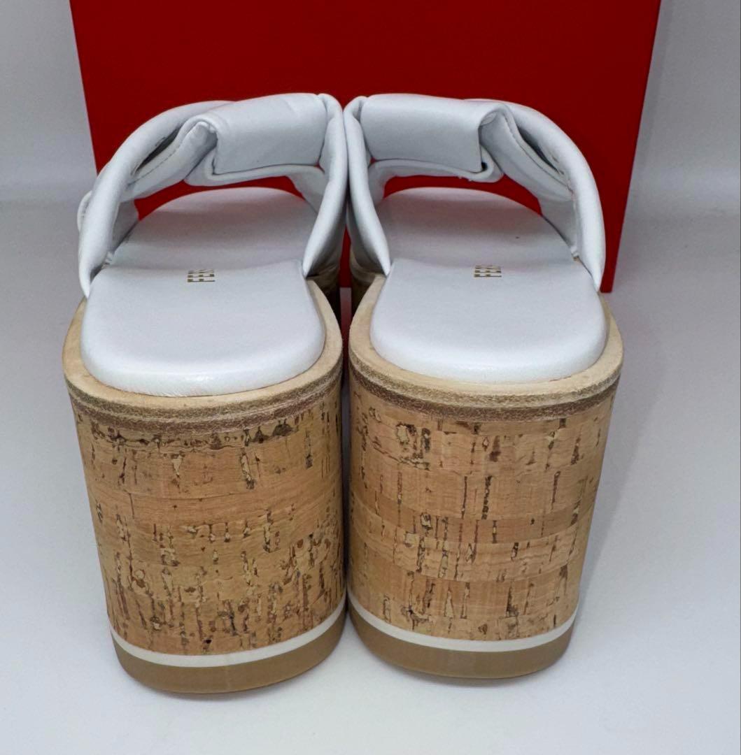 新品【サルバドーレフェラガモ】ホワイト クロスストラップ サンダル22〜23㎝