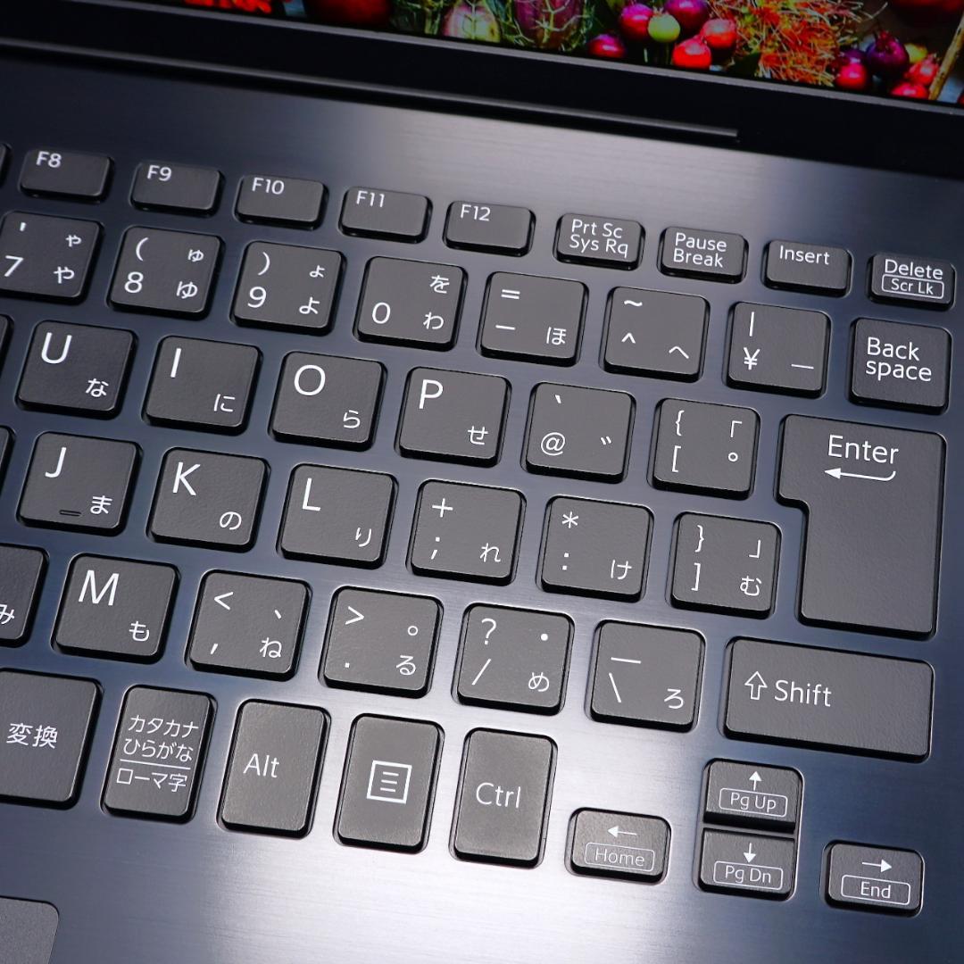 高年式の１３インチ薄型軽量モバイル✨１０世代コアｉ５に超高速新品ＳＳＤ５００ＧＢ