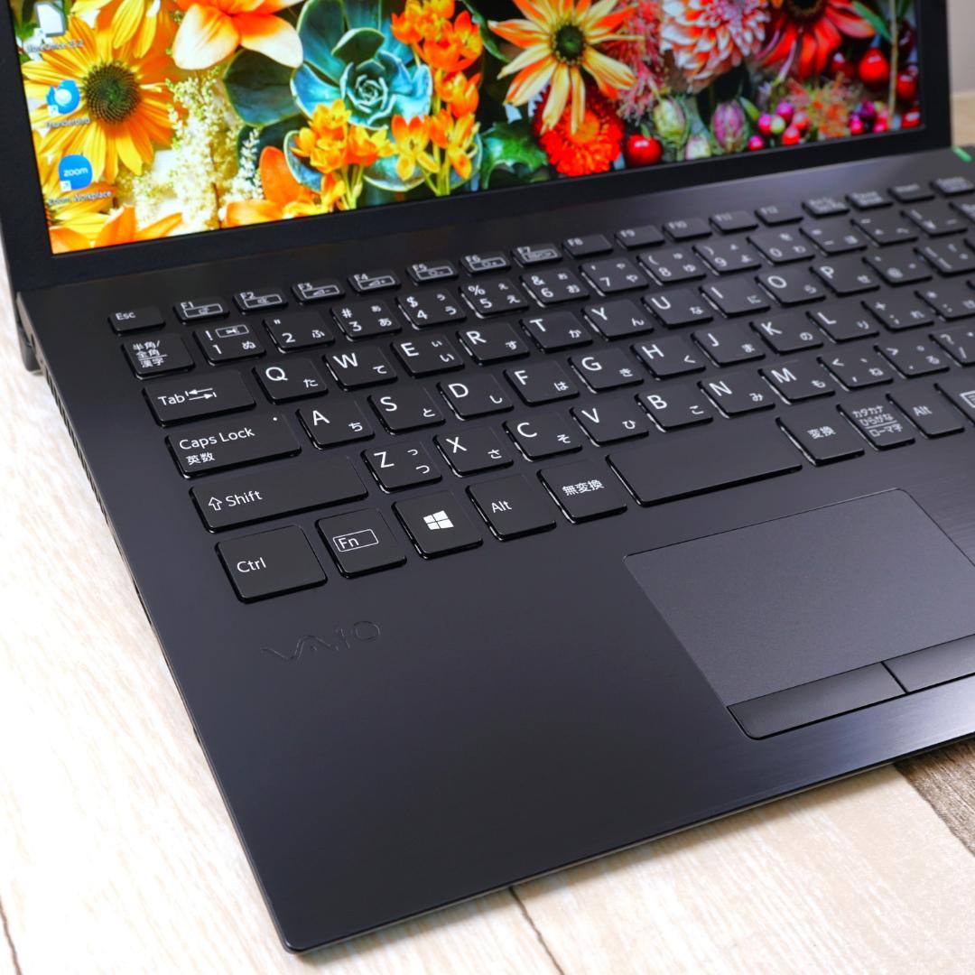 高年式の１３インチ薄型軽量モバイル✨１０世代コアｉ５に超高速新品ＳＳＤ５００ＧＢ