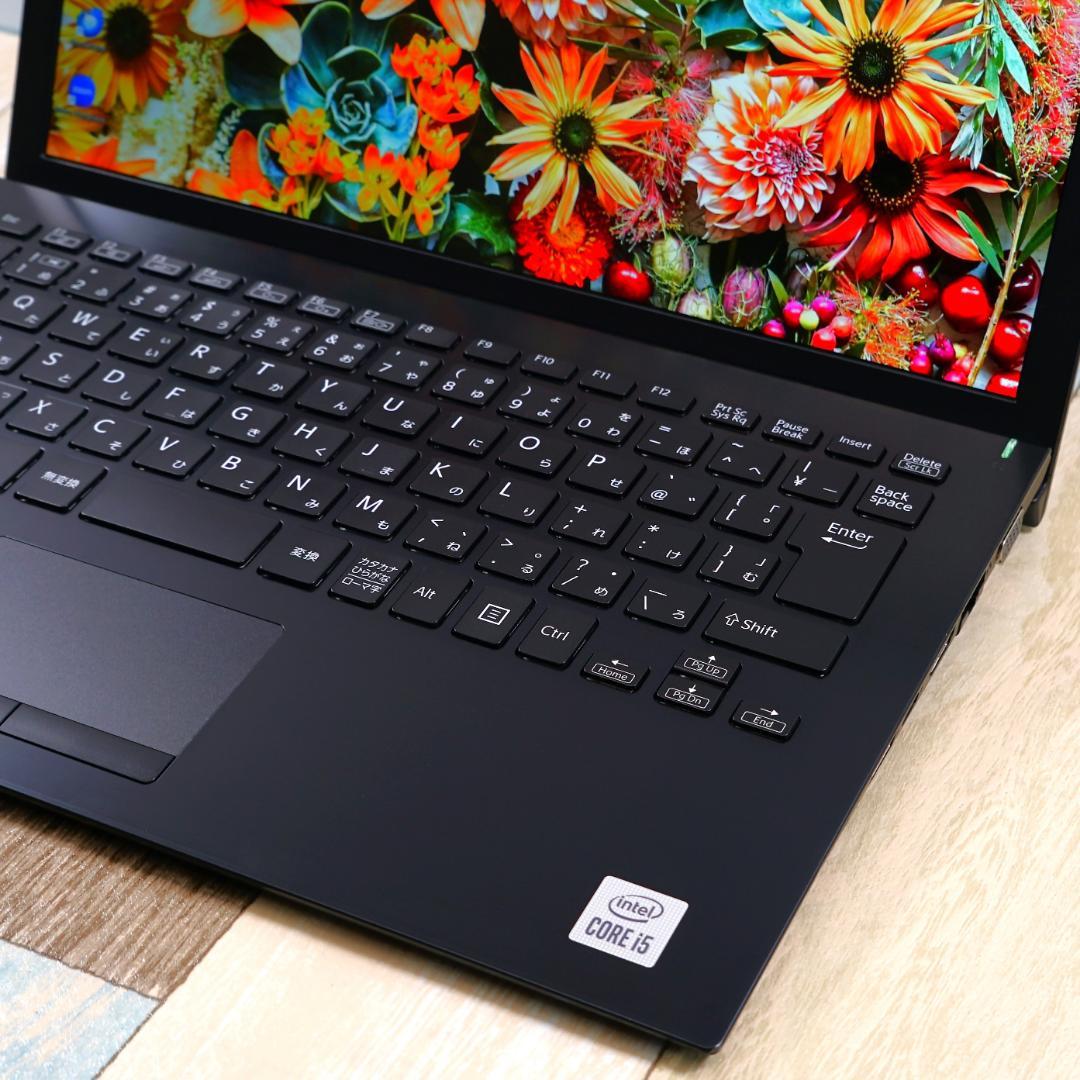 高年式の１３インチ薄型軽量モバイル✨１０世代コアｉ５に超高速新品ＳＳＤ５００ＧＢ