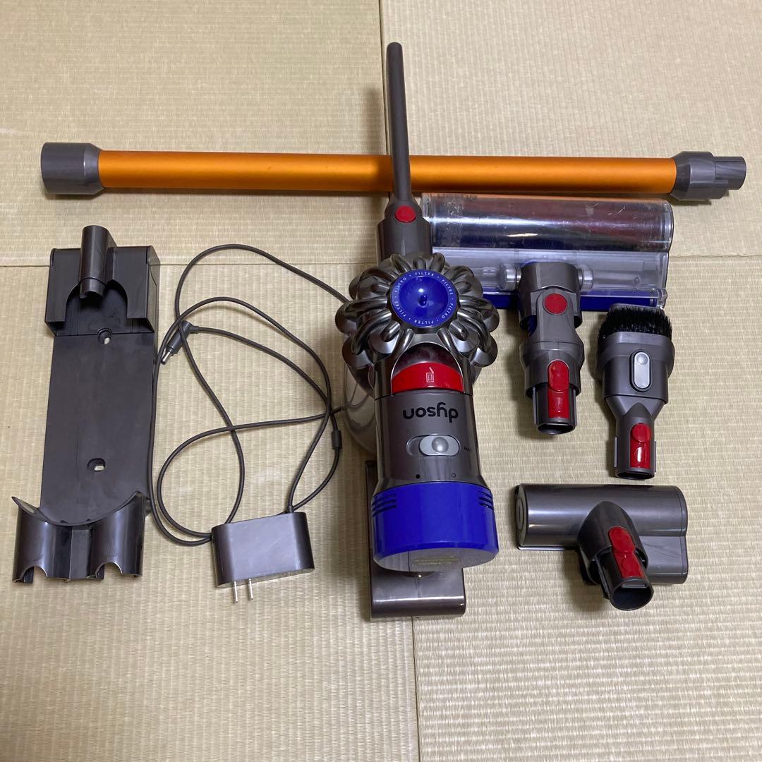dyson V8 fluffy サイクロン式掃除機 本体と付属品 動作確認済