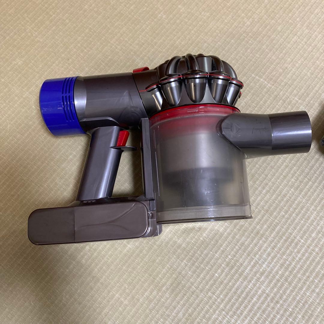 dyson V8 fluffy サイクロン式掃除機 本体と付属品 動作確認済
