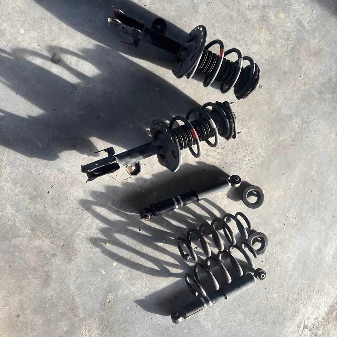 60 ハリアー プレミアムの純正サス