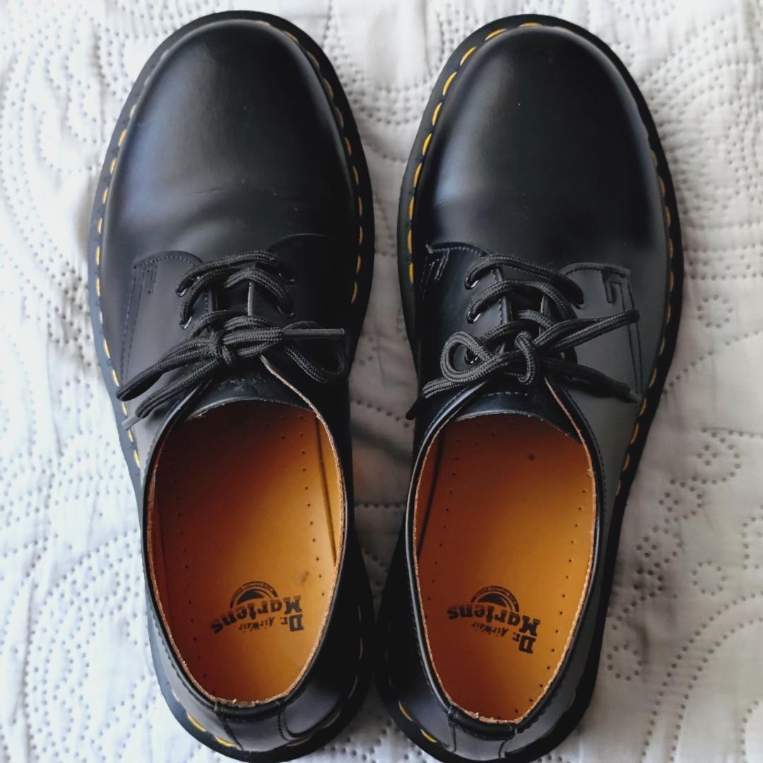 ☆美品☆　Dr. Martens 　スリーホール　黒レースアップ靴