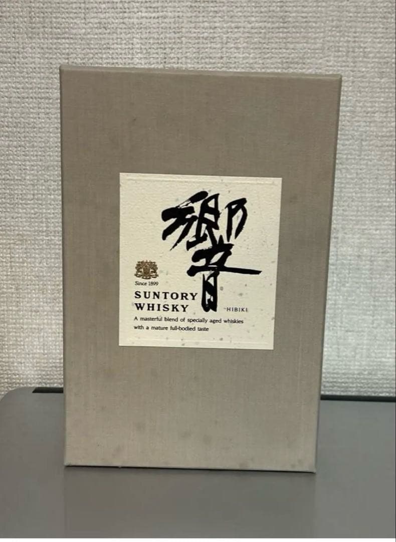 サントリー　SUNTORY ウイスキー 響 750ml 裏ゴールドラベル