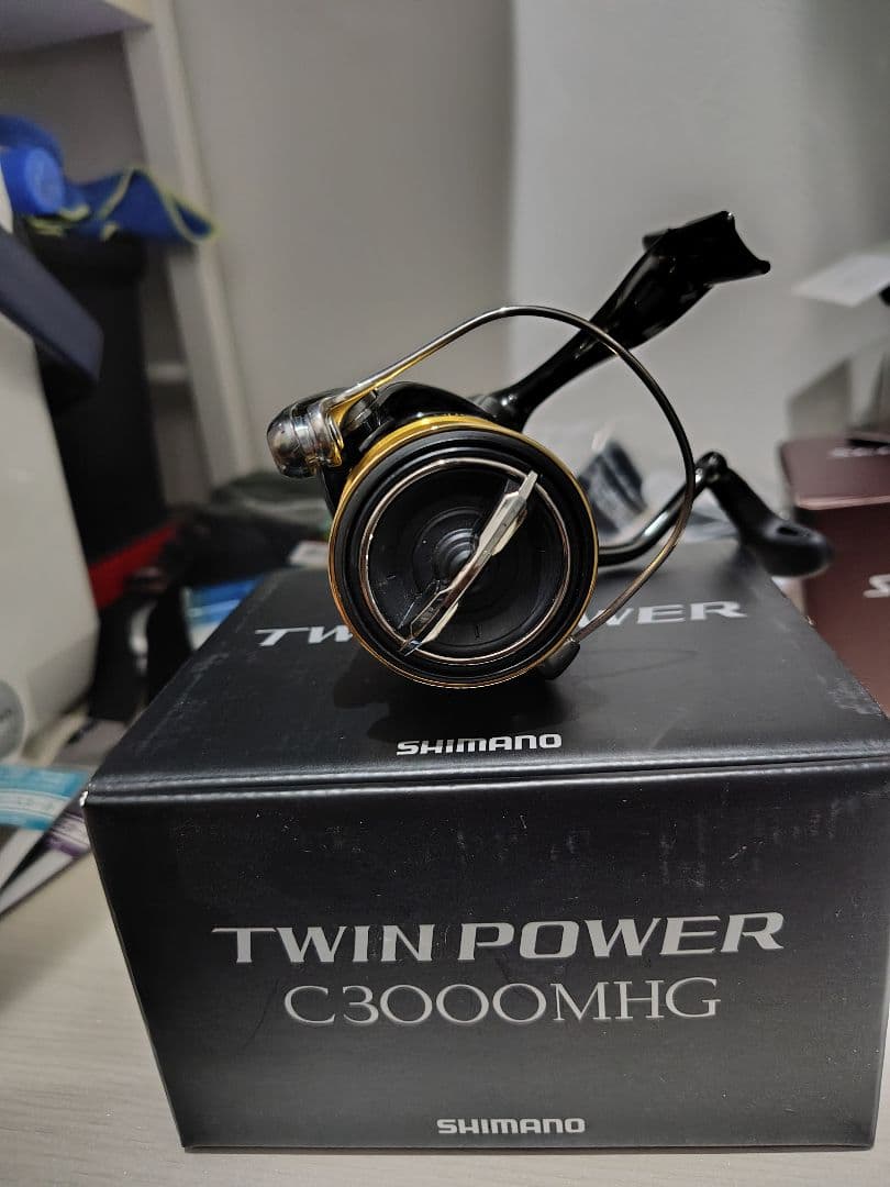 SHIMANO ツインパワー C3000MHG スピニングリール