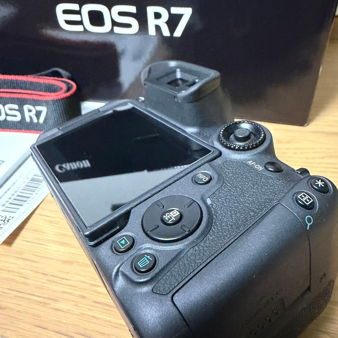 【美品】Canon EOS R7 ミラーレス一眼カメラ