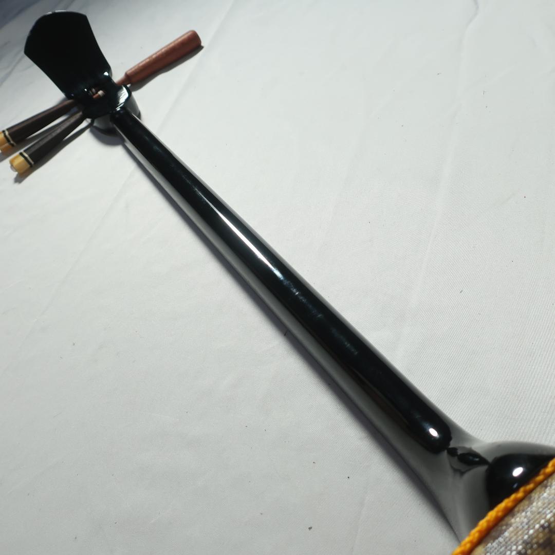 沖縄三線 ハードケース付 予備弦 付属 和楽器