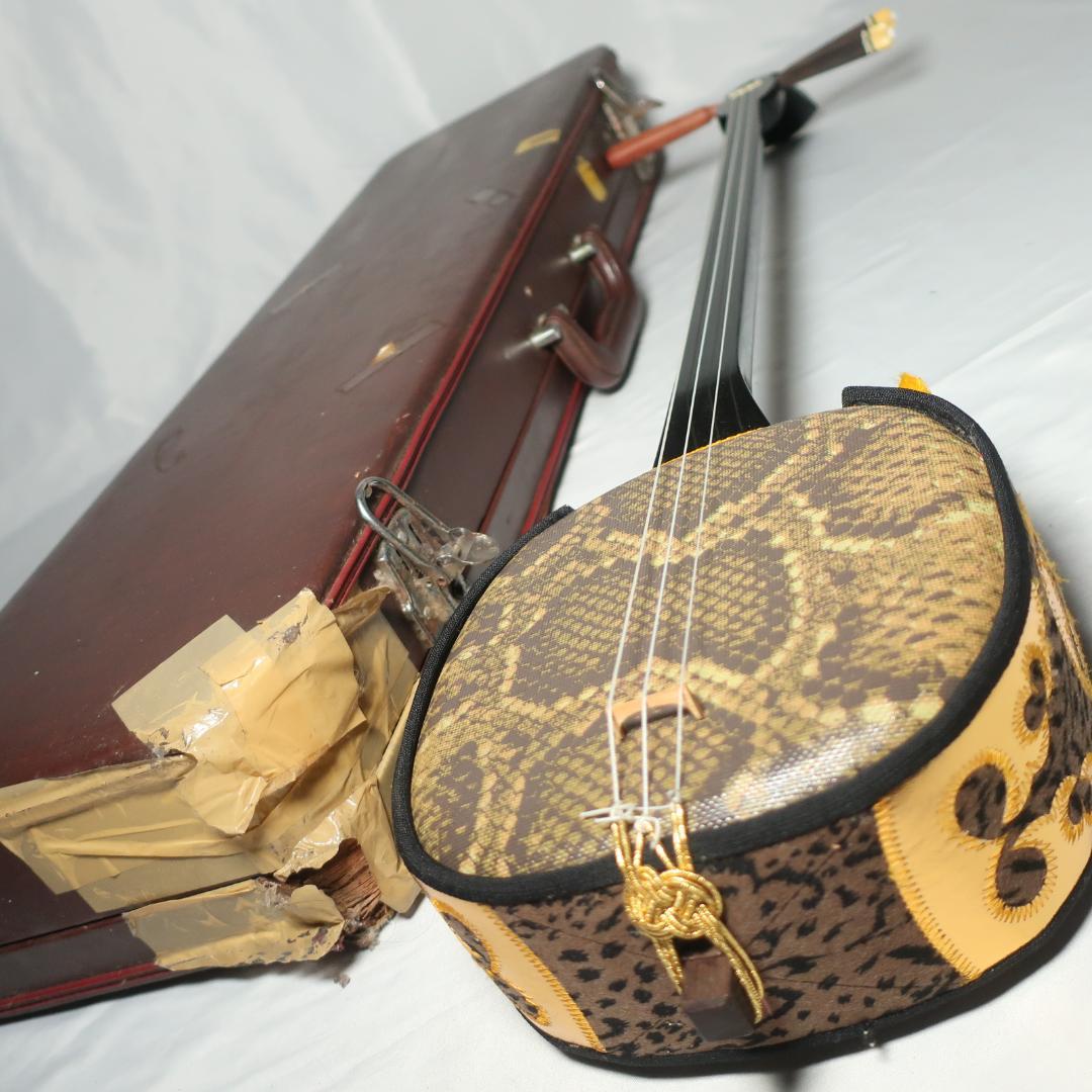 沖縄三線 ハードケース付 予備弦 付属 和楽器