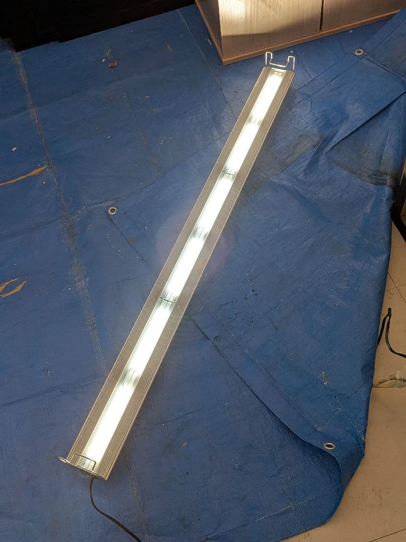 水槽用LEDアクロ TRIANGLE LED VIVID 1200 水草育用