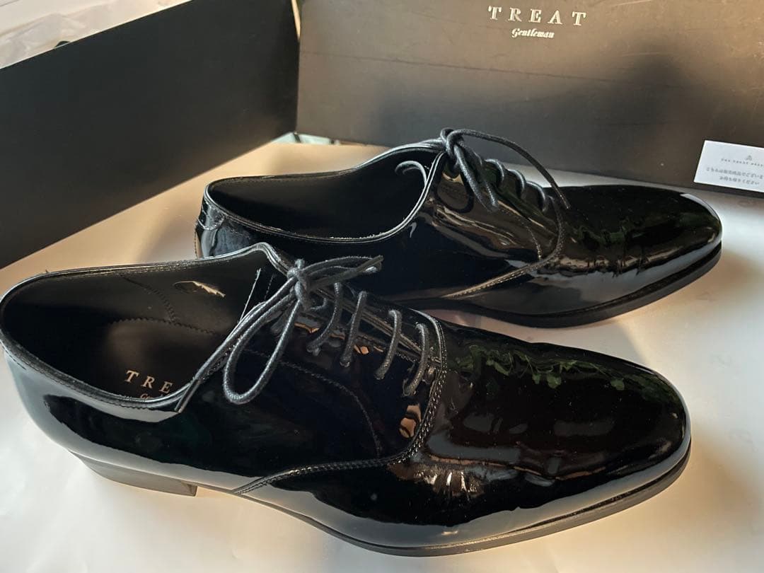 THE TREAT DRESSING エナメルシューズ 光沢黒25.5cm新郎