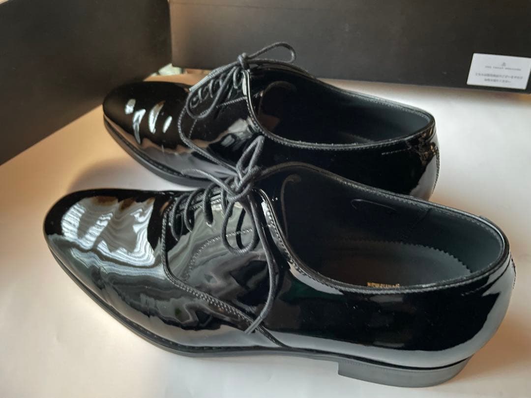 THE TREAT DRESSING エナメルシューズ 光沢黒25.5cm新郎