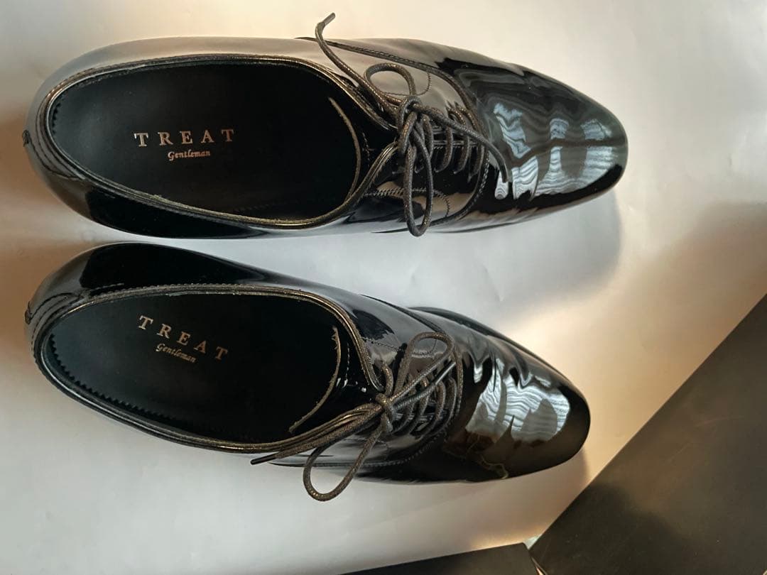 THE TREAT DRESSING エナメルシューズ 光沢黒25.5cm新郎