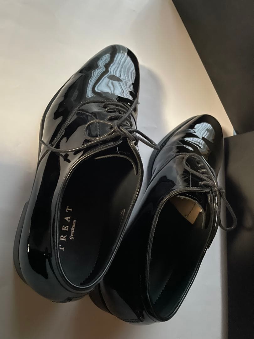 THE TREAT DRESSING エナメルシューズ 光沢黒25.5cm新郎