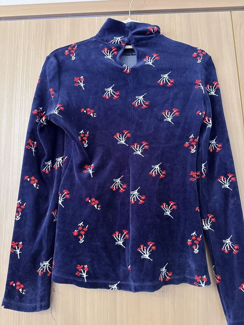 マメクロゴウチ フローラル ジャガード ハイネック ベロア トップス