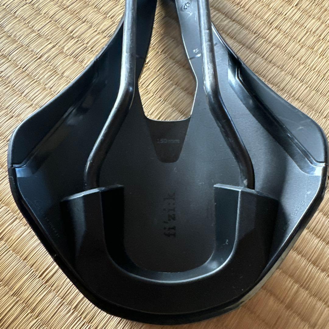 フィジーク カーボンレール サドル テンポ アルゴ R1