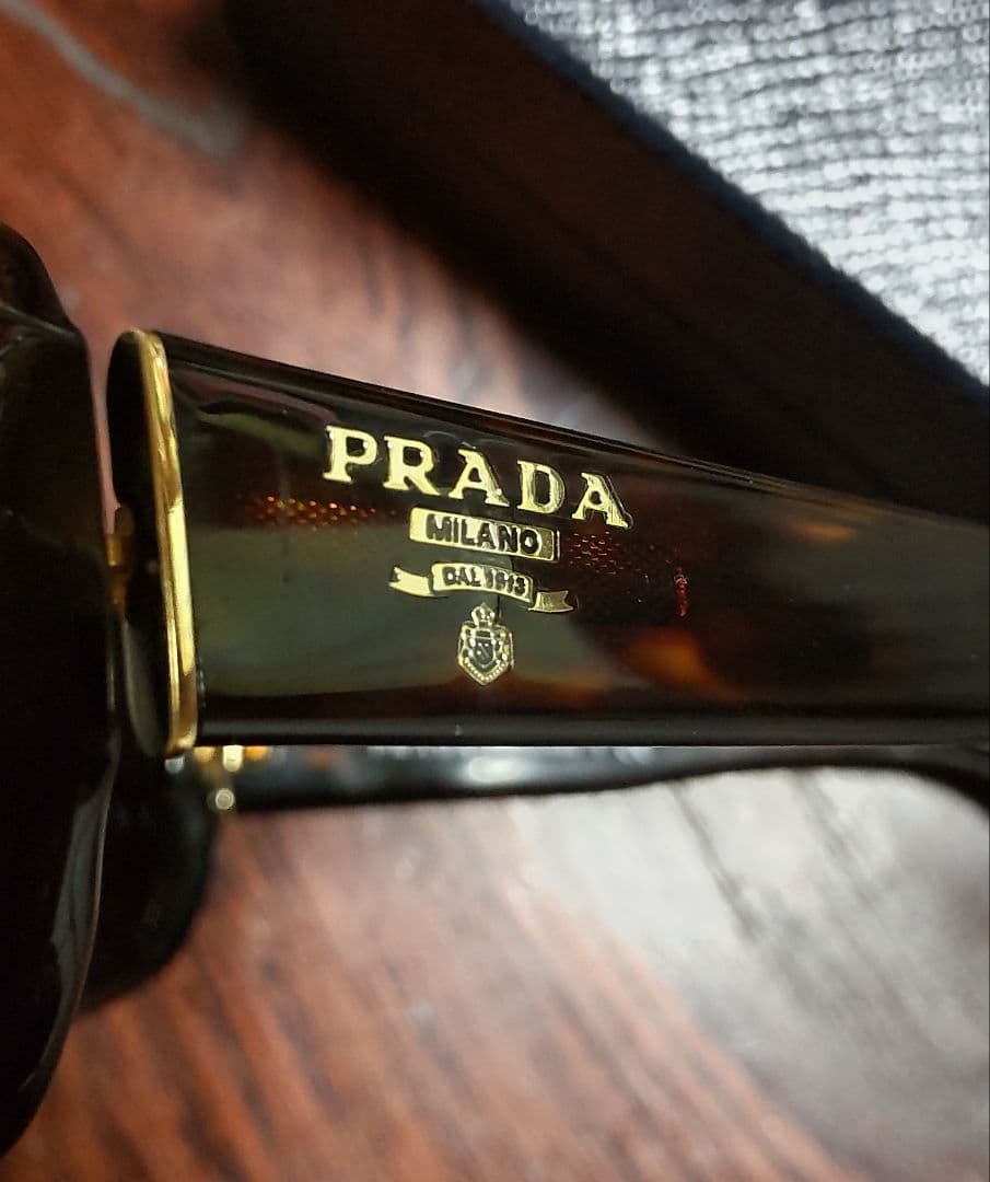 PRADA ラウンド型 サングラスべっ甲柄 細身∶未使用に近い美品✨