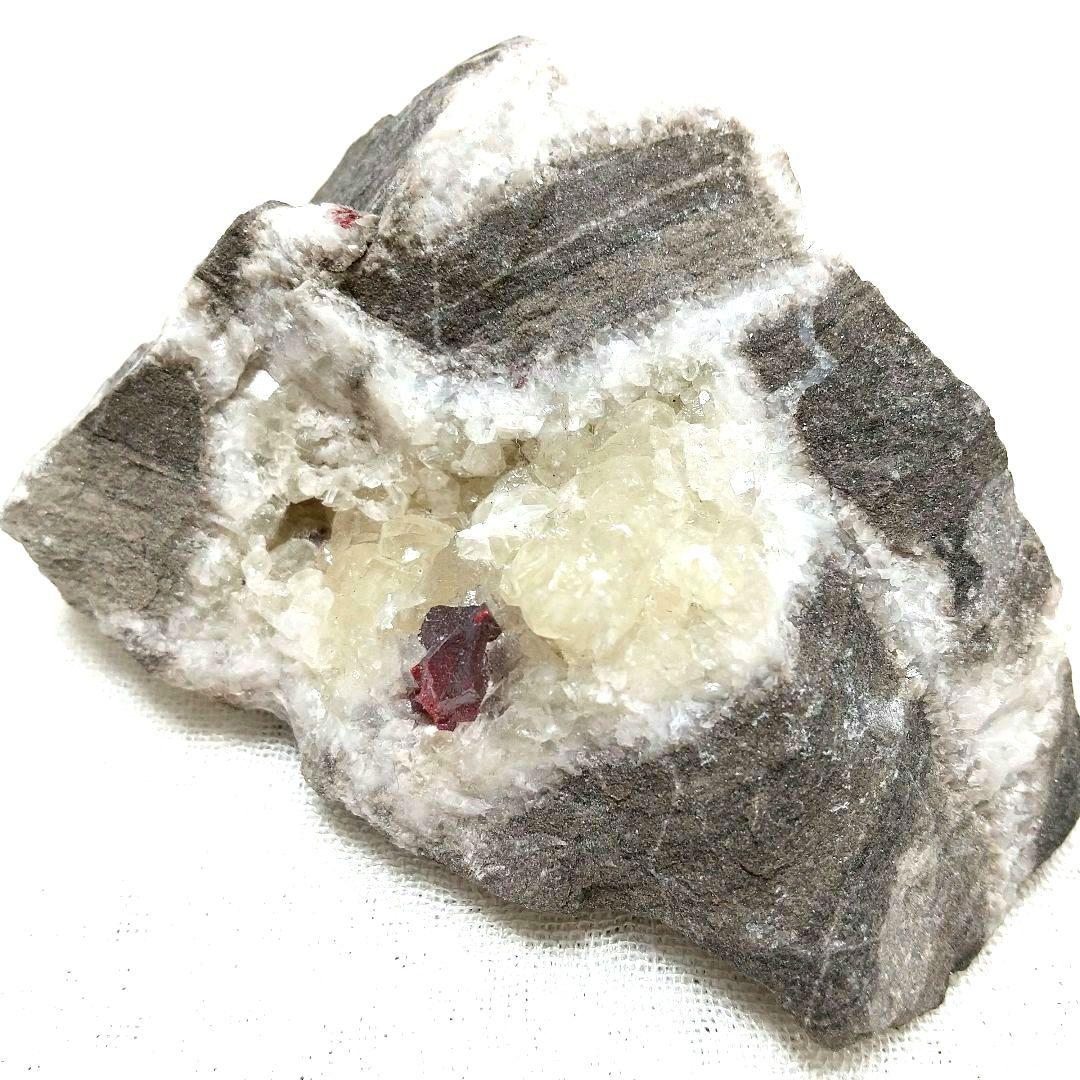 魔法と錬金術の石❇️中国産 シナバー クォーツ ドロマイト 共生鉱物 大きめ原石