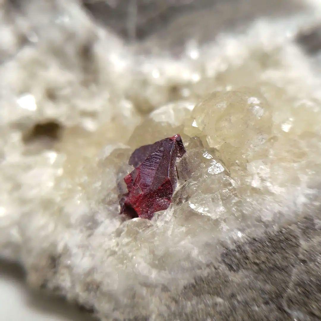 魔法と錬金術の石❇️中国産 シナバー クォーツ ドロマイト 共生鉱物 大きめ原石