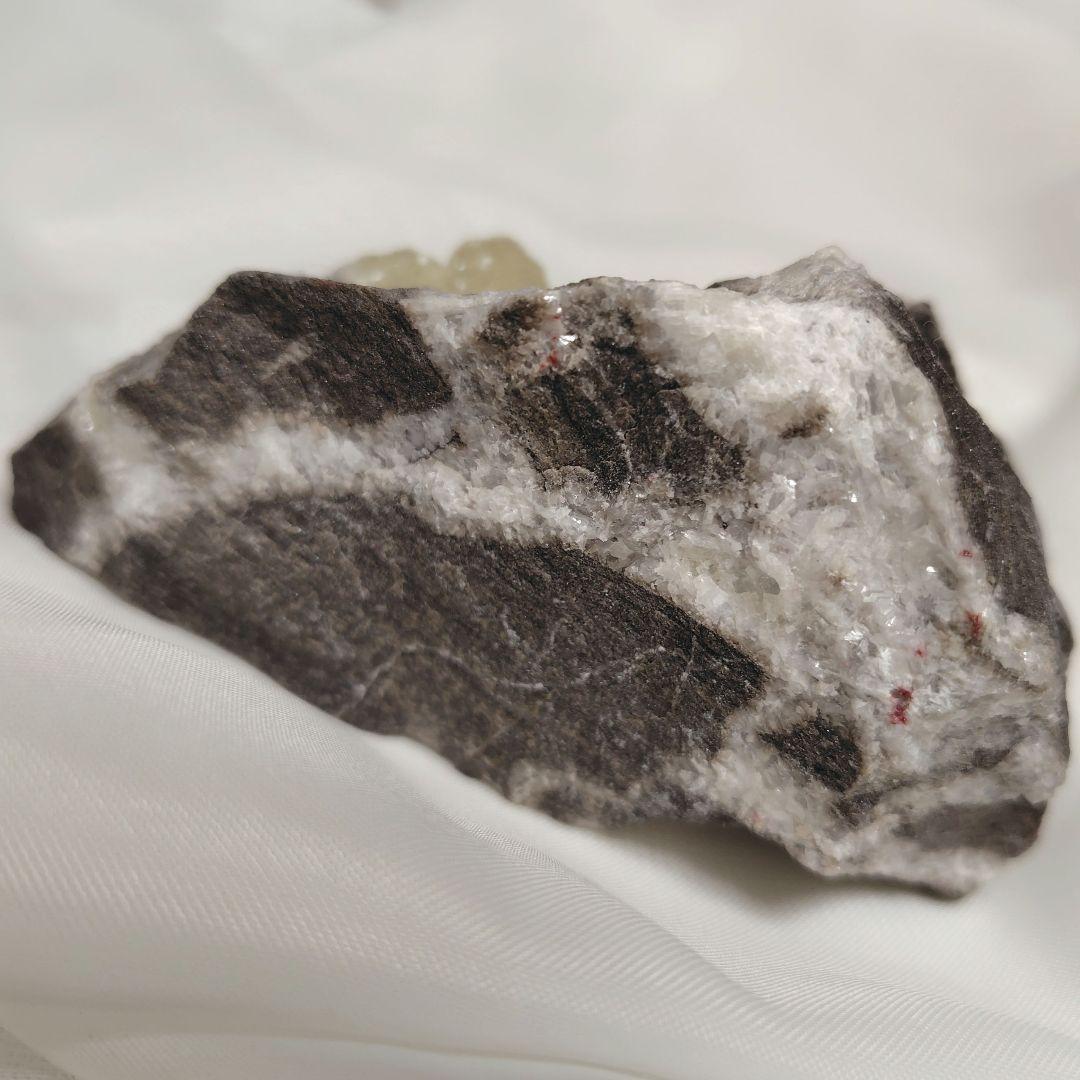 魔法と錬金術の石❇️中国産 シナバー クォーツ ドロマイト 共生鉱物 大きめ原石