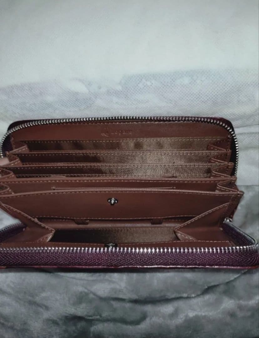 新品！レガーレ長財布 ステンドグラス柄　【完売品】ワインレッド　多機能長財布♪