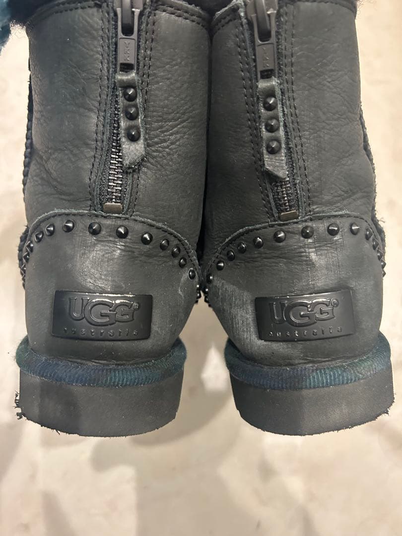 希少色 UGG アグ スタッズ レザーブーツ 25cm ダークグリーン
