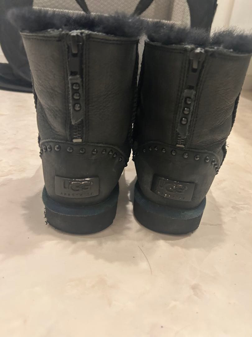 希少色 UGG アグ スタッズ レザーブーツ 25cm ダークグリーン