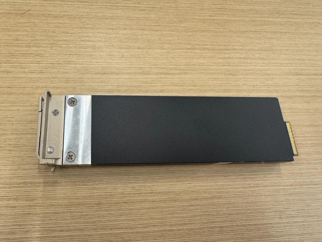 Samsung PM1753 3.84TB Gen5 エンタープライズSSD