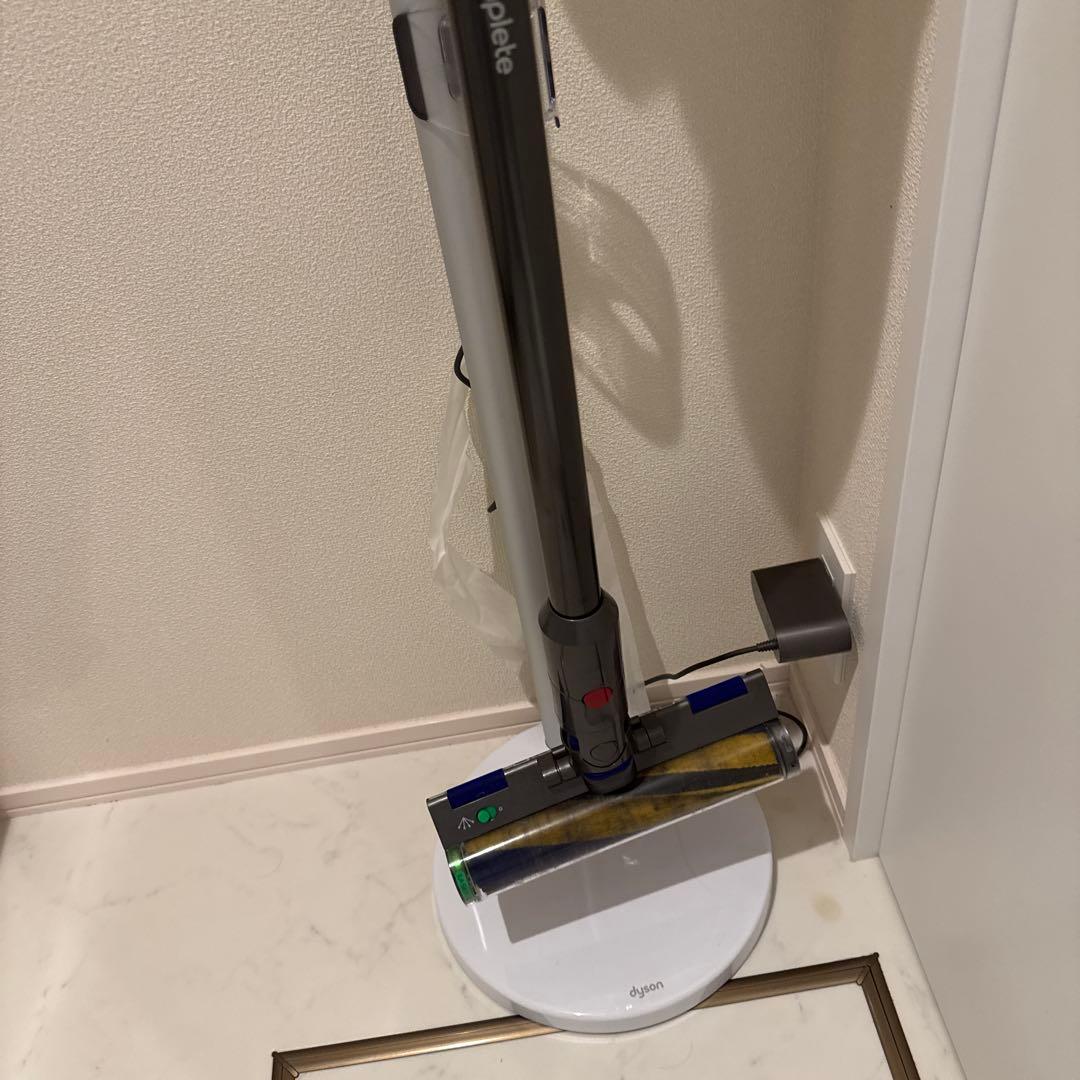 Dyson Vシリーズ 掃除機 紫・金 充電スタンド付き