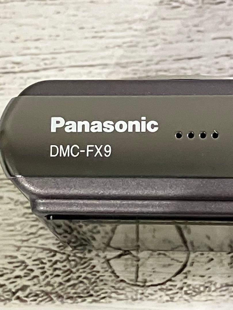 Panasonic DMC-FX9 シルバー コンパクトデジタルカメラ 本体